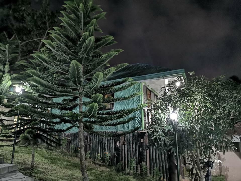 ホテル Casa De Miguelitos タガイタイ エクステリア 写真